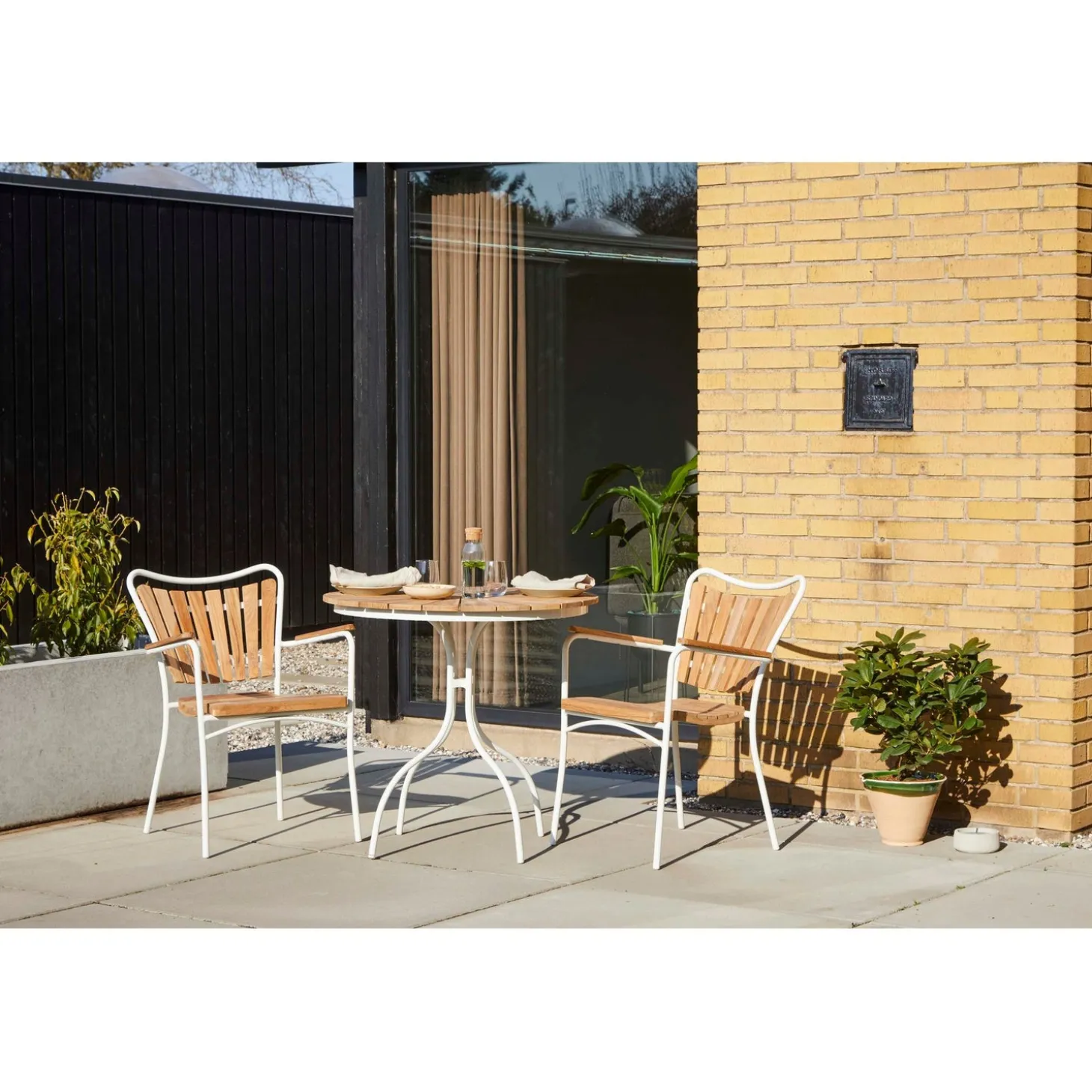 Ellen Cafébord Ø80cm i Teak och Aluminium Vit