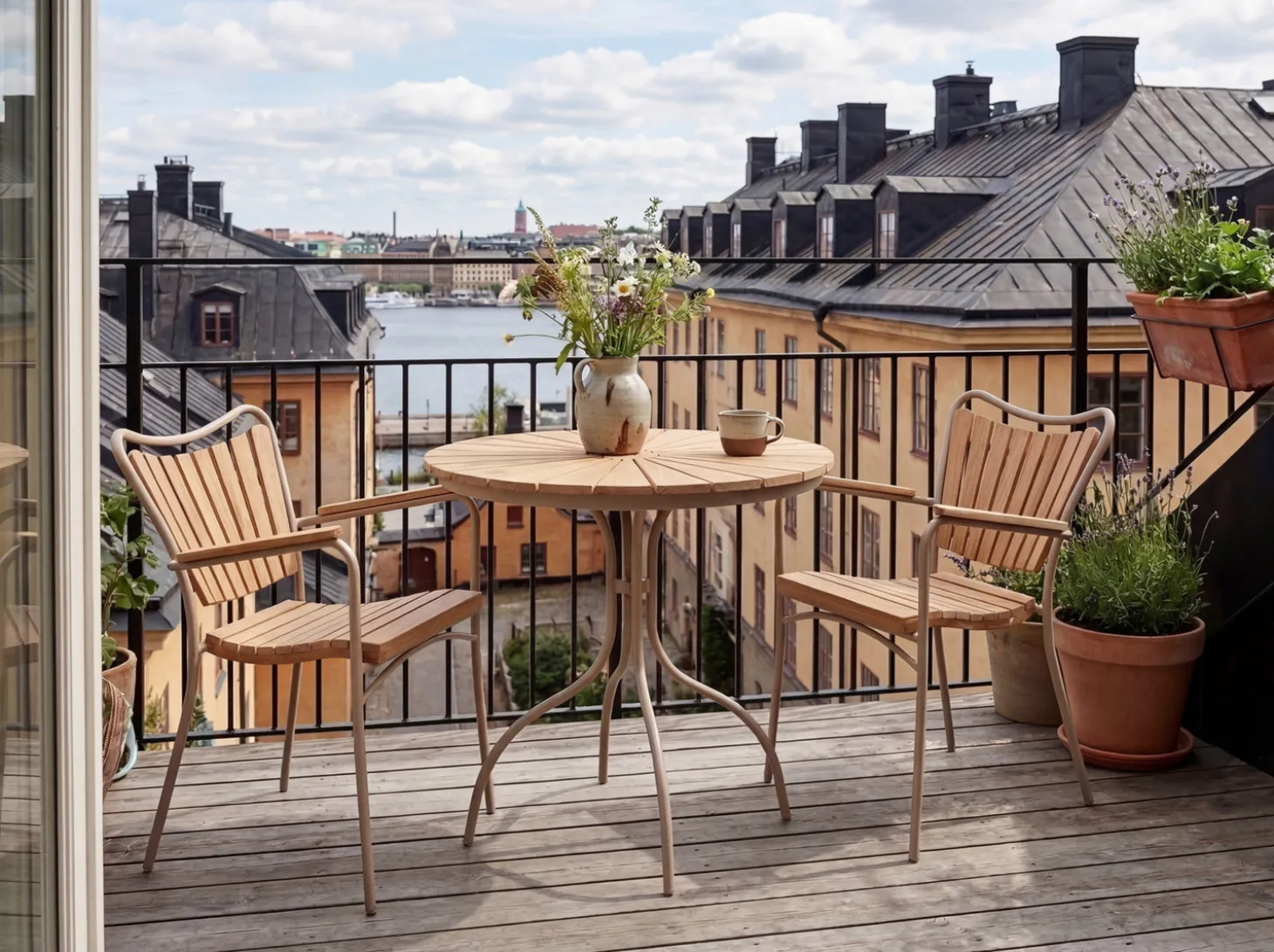 Ellen Trädgårdsstol i Teak och Aluminium Sandy Grey