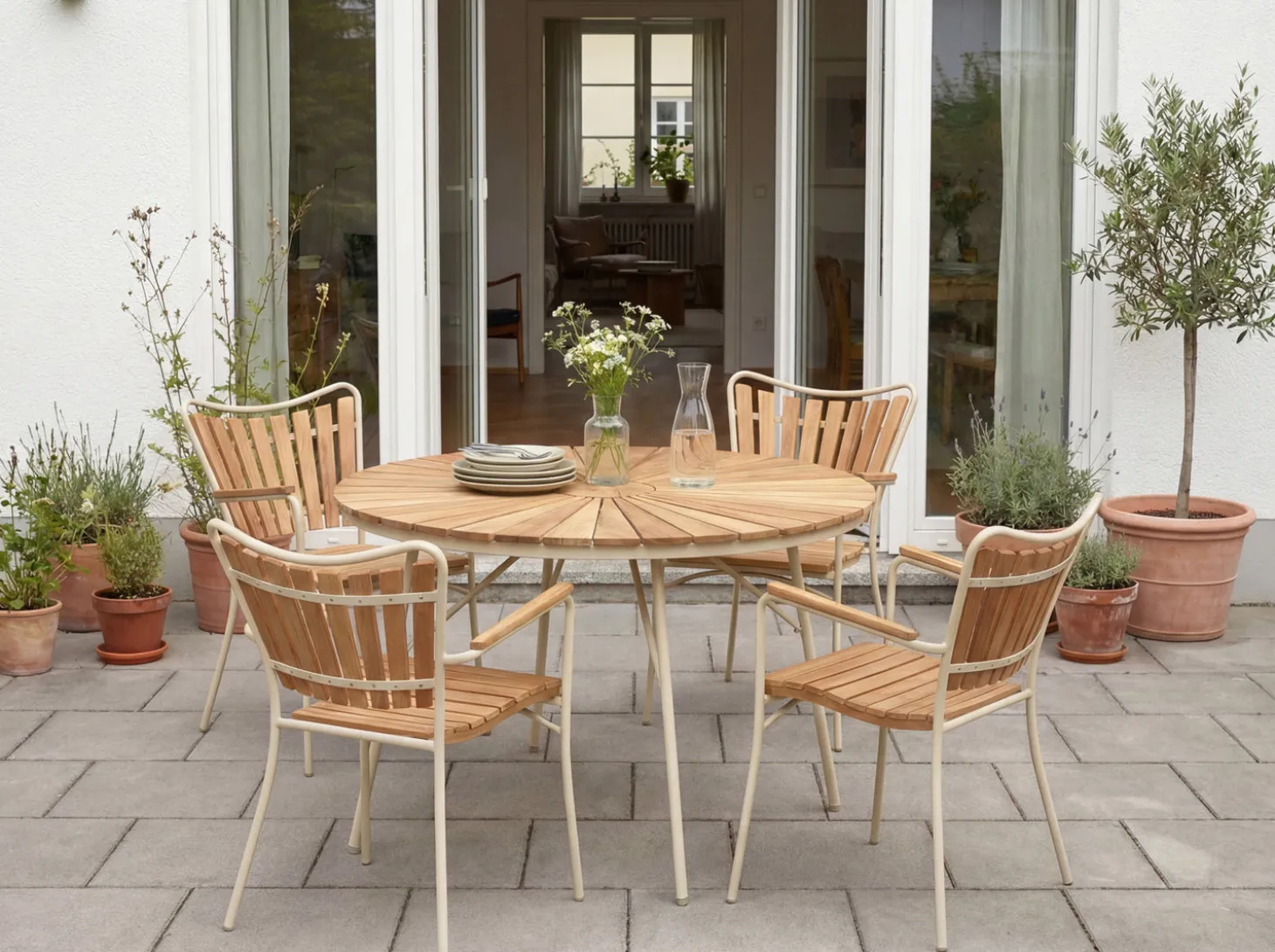 Ellen Trädgårdsstol i Teak och Aluminium Sandy Grey