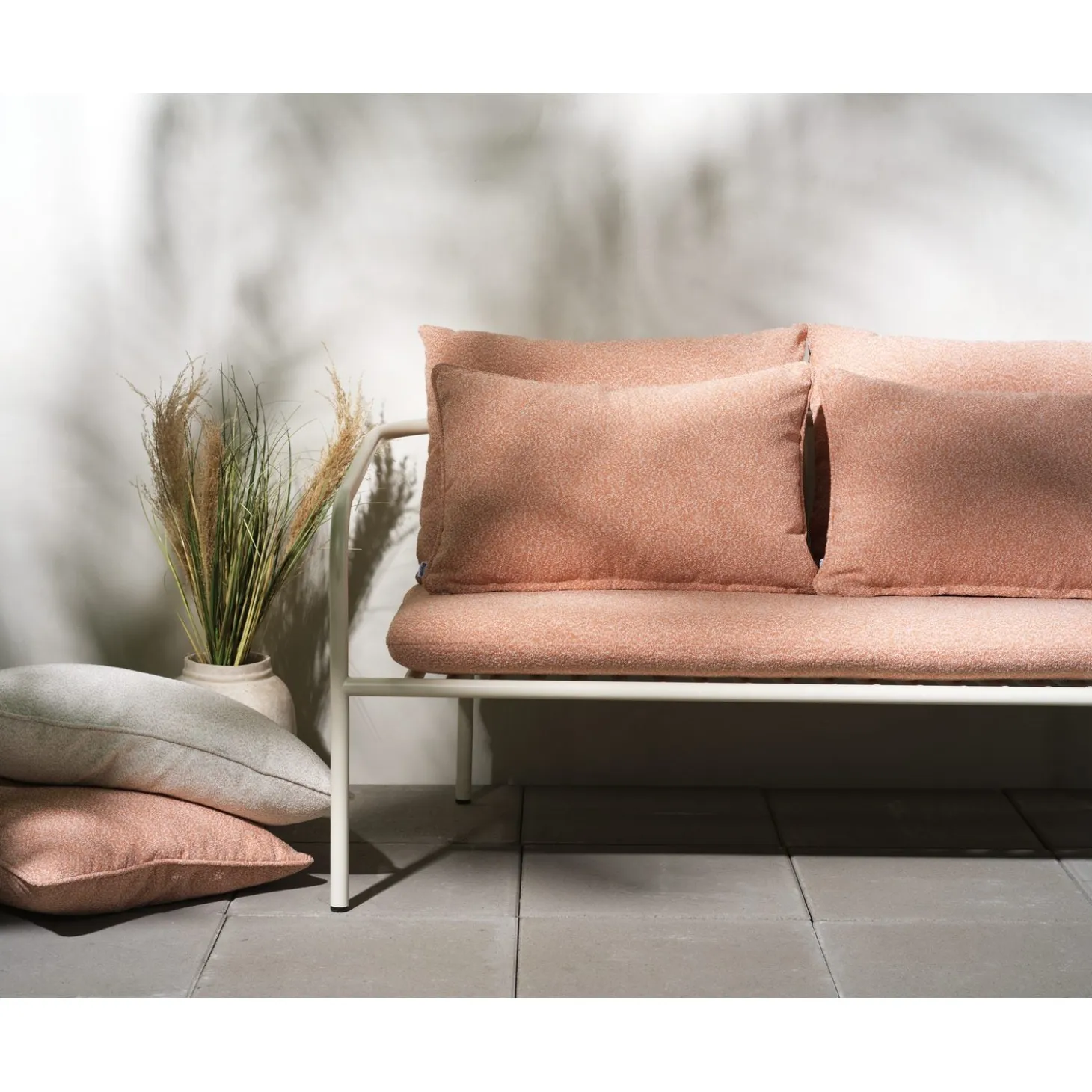 Bendt Fåtölj Pearl White/Teddy Orange
