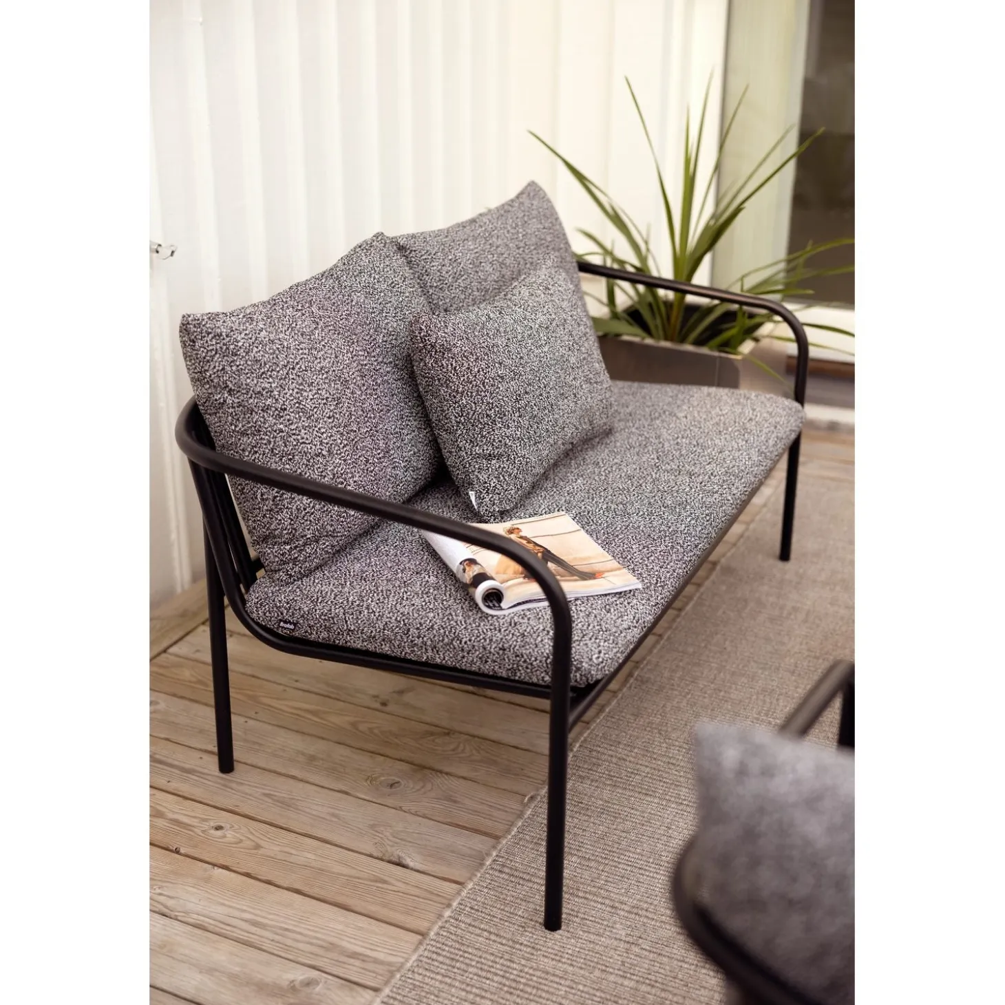 Bendt 2-sits Soffa 138x72 cm Svart/Teddy Ant