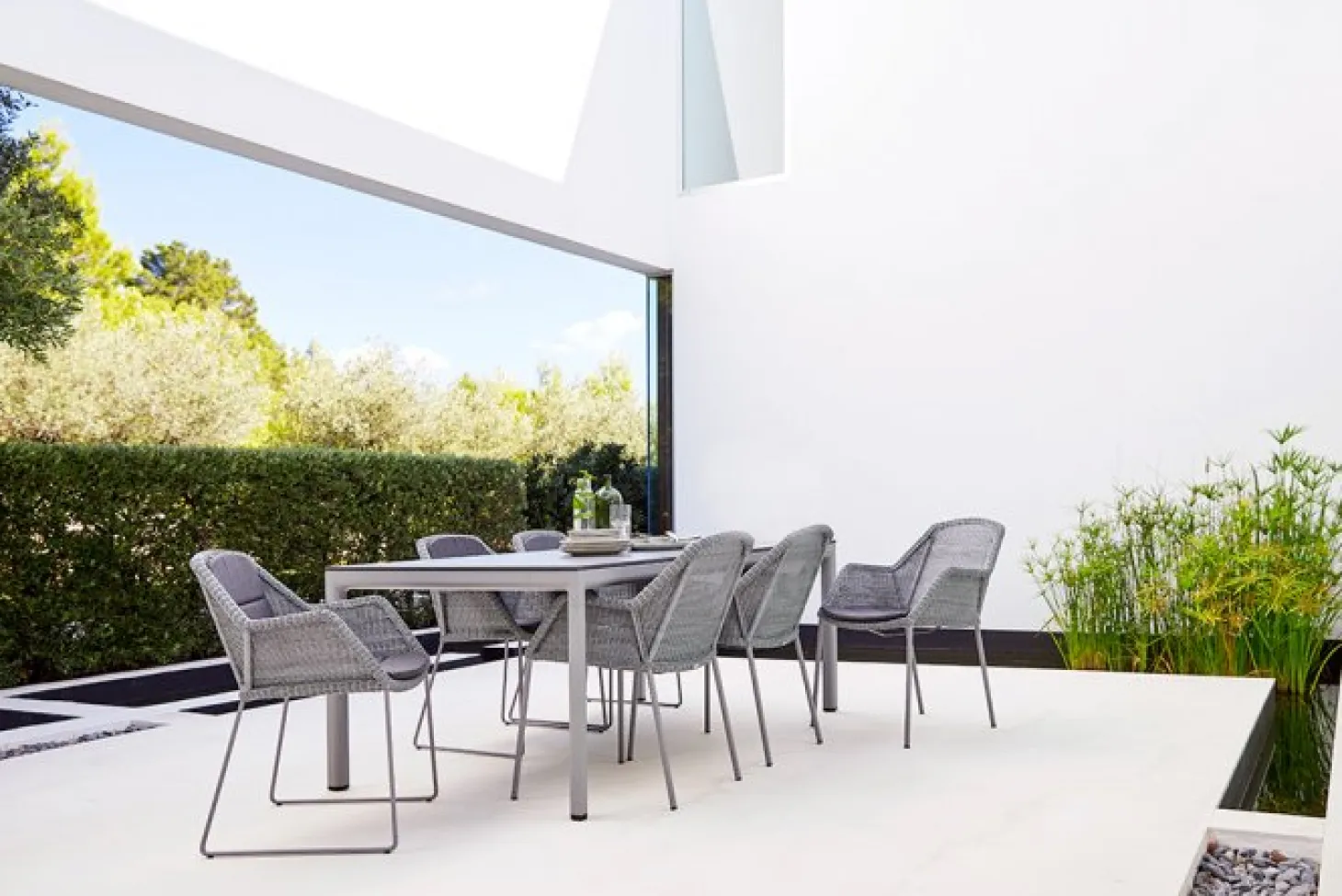 Breeze Stapelbar Karmstol Taupe