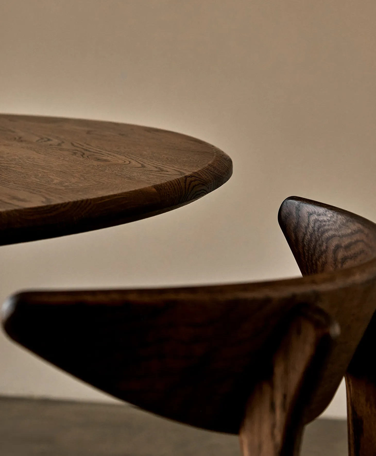 Dominus Matbord Rund 110 cm Smoked Oak