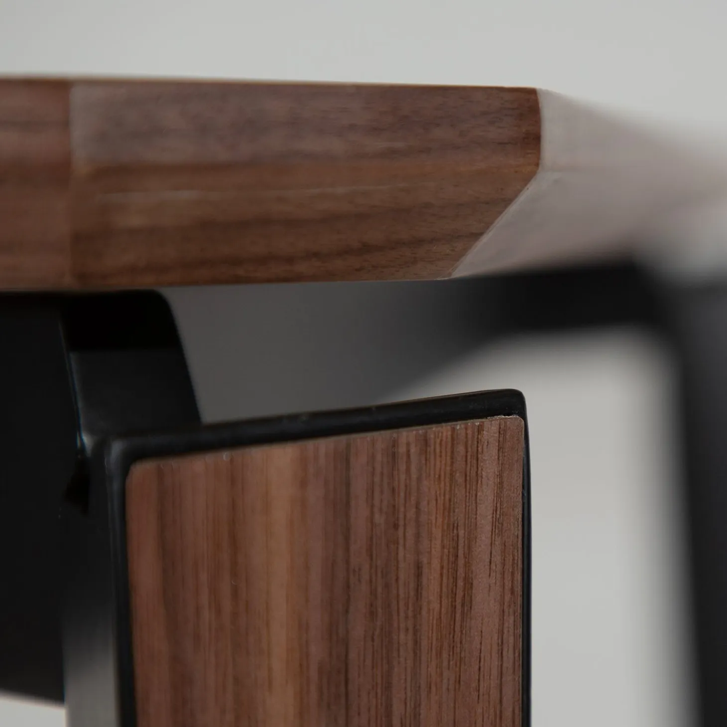 Edge Matbord 100x200-300 cm Walnut