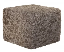 Emma Puff i fårskinn 50x50x40cm / Stone