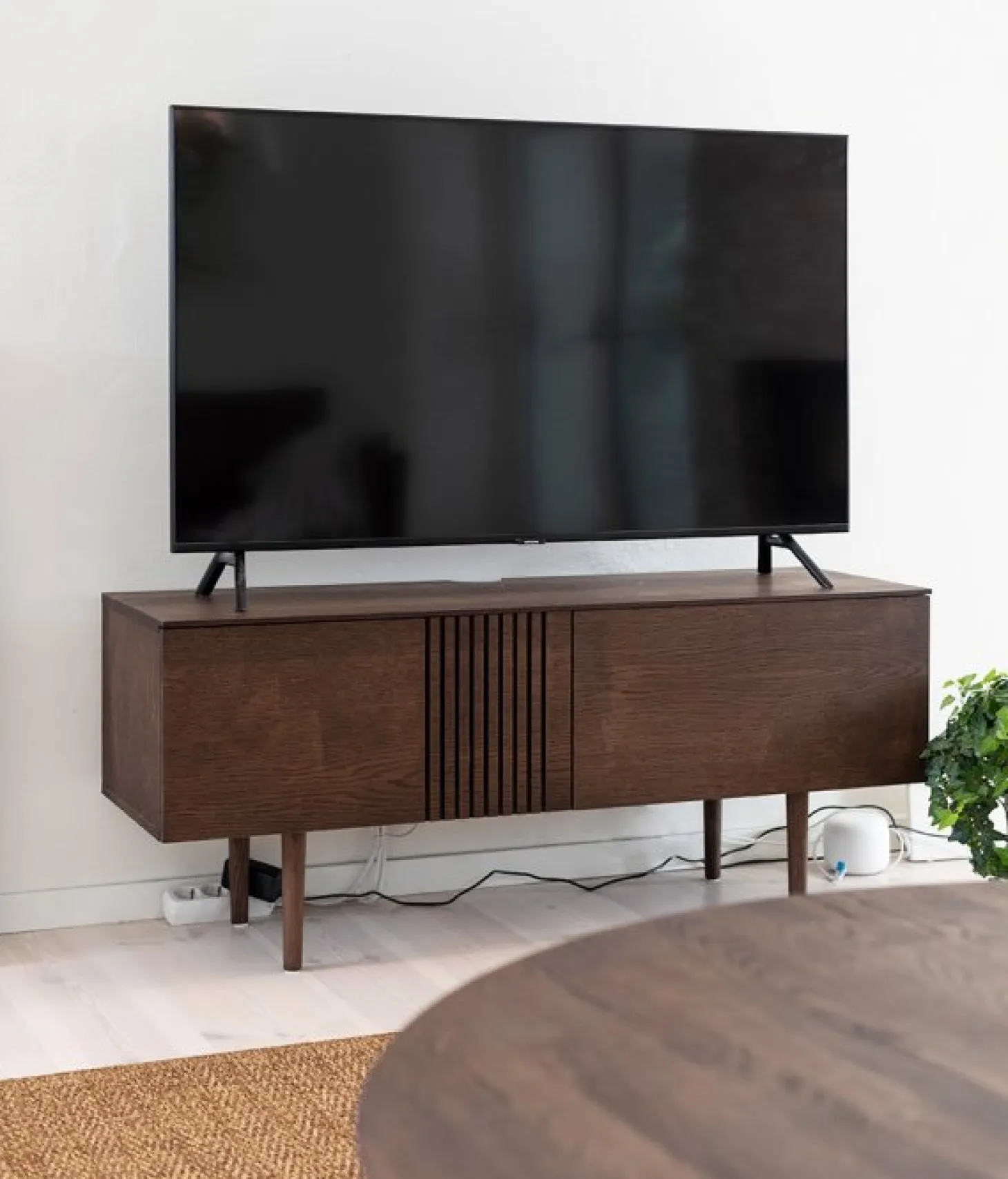 Joel Mediabänk 120 cm Rökbetsad Ek