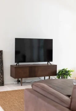 Joel Mediabänk 120 cm Rökbetsad Ek