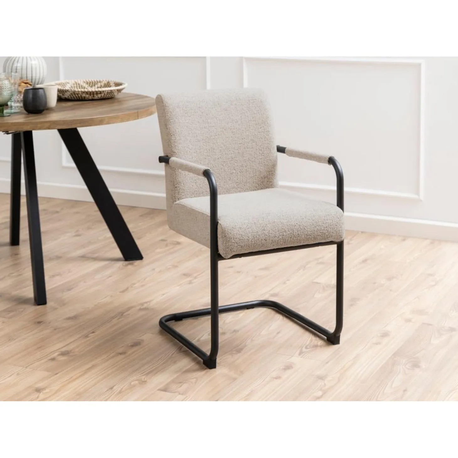 Jordaan Karmstol Monza tyg Beige