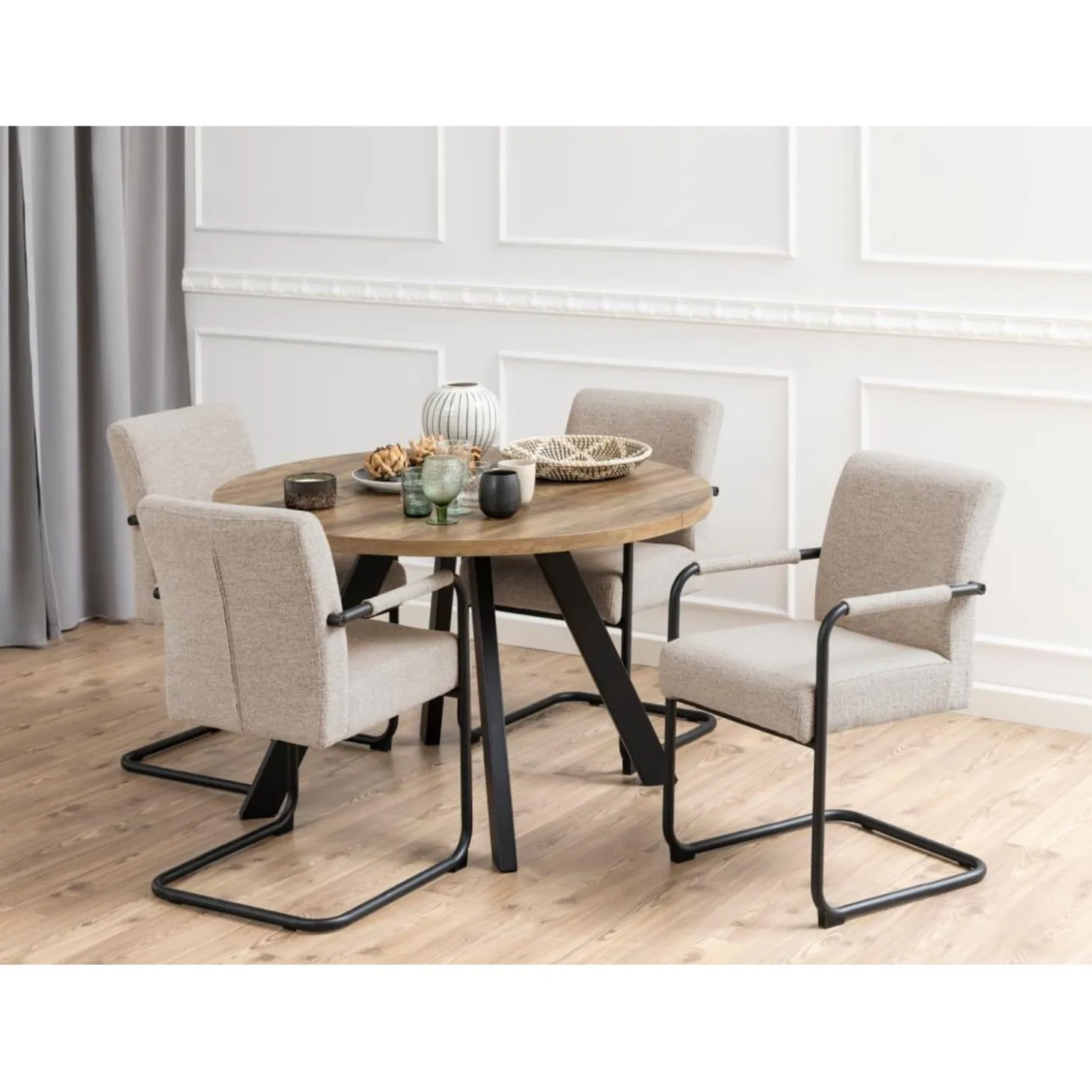 Jordaan Karmstol Monza tyg Beige