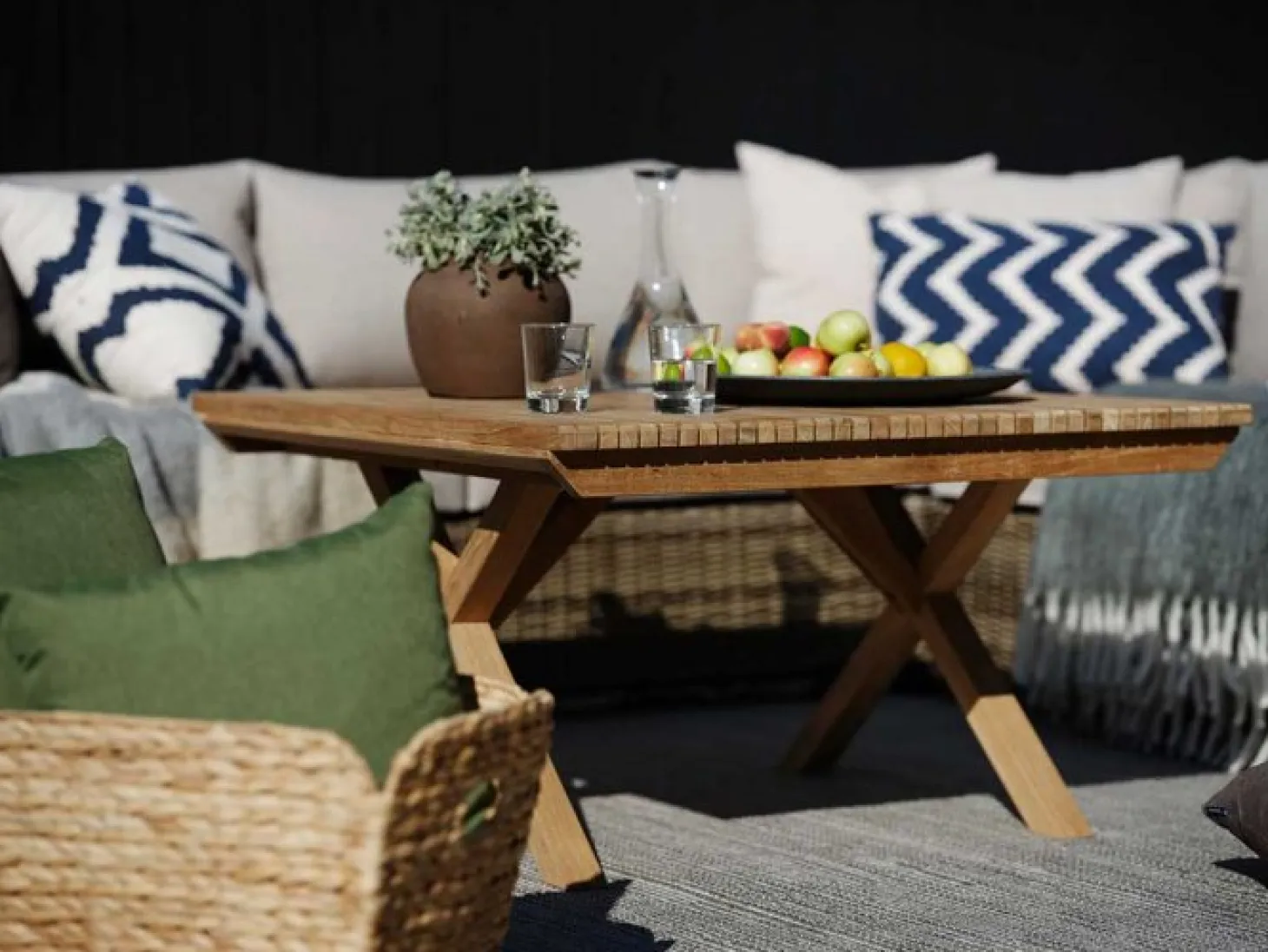 Julita Soffbord 90x90 Teak