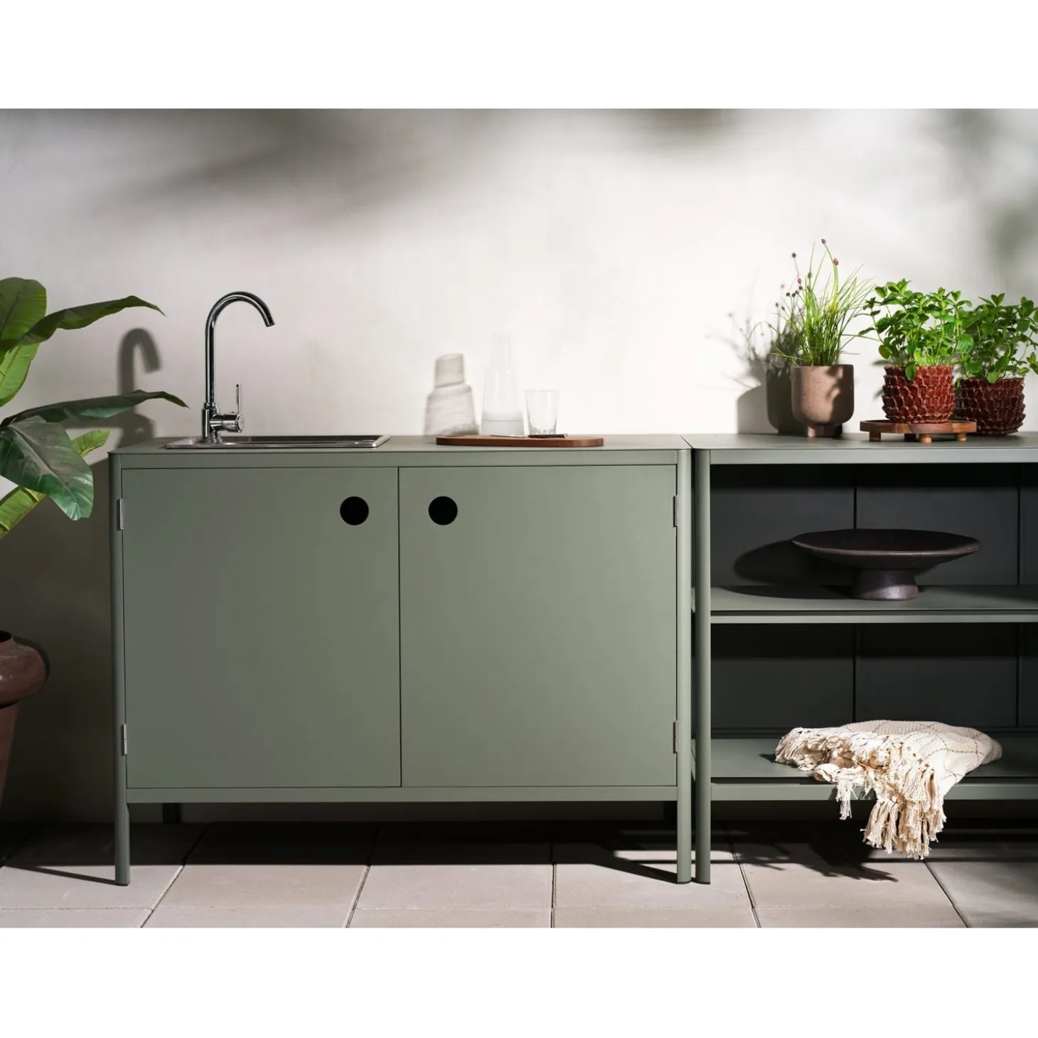 Kelia Utekök Öppna hyllor Nordic Green