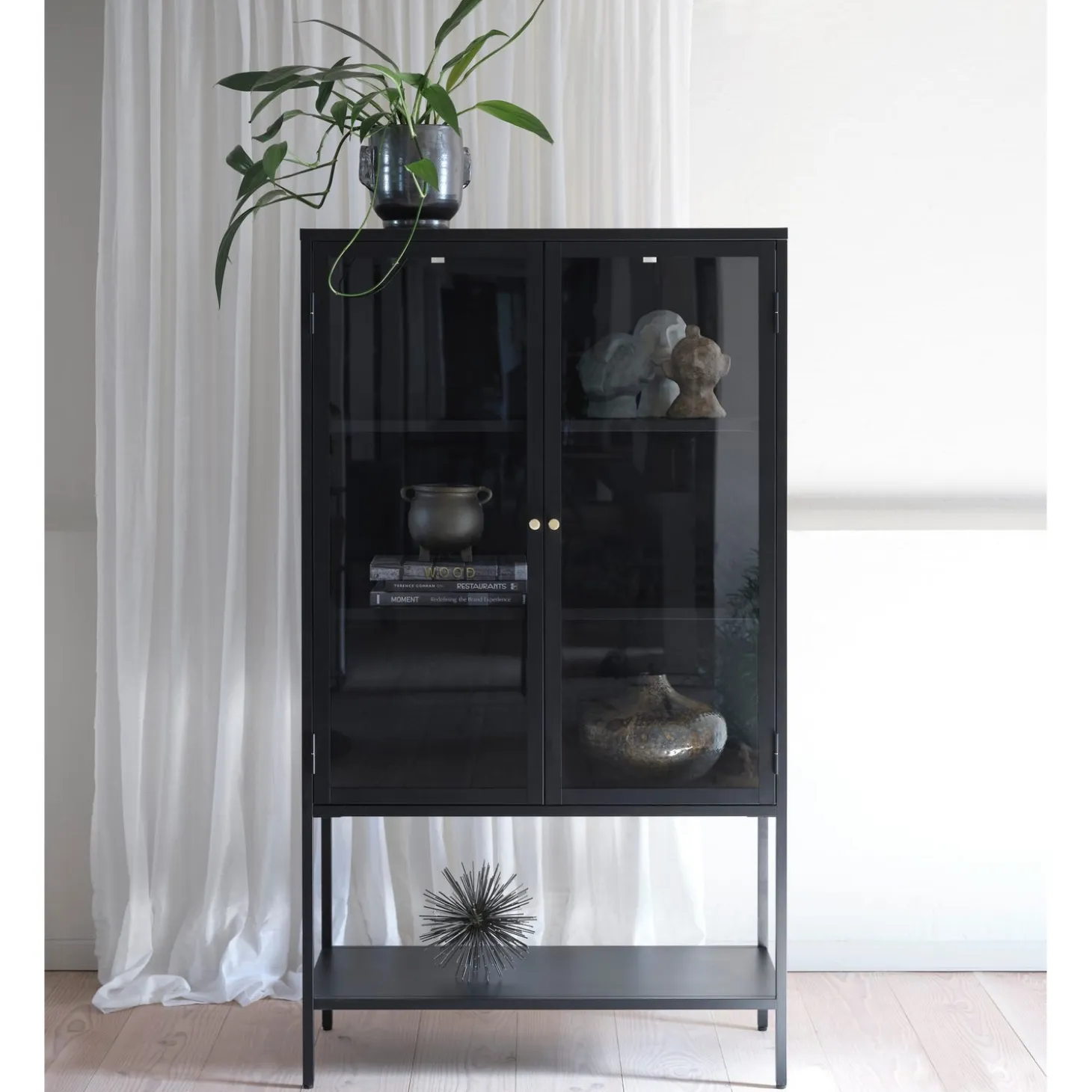 Milano Skåp 160 cm höga ben Glas Svart