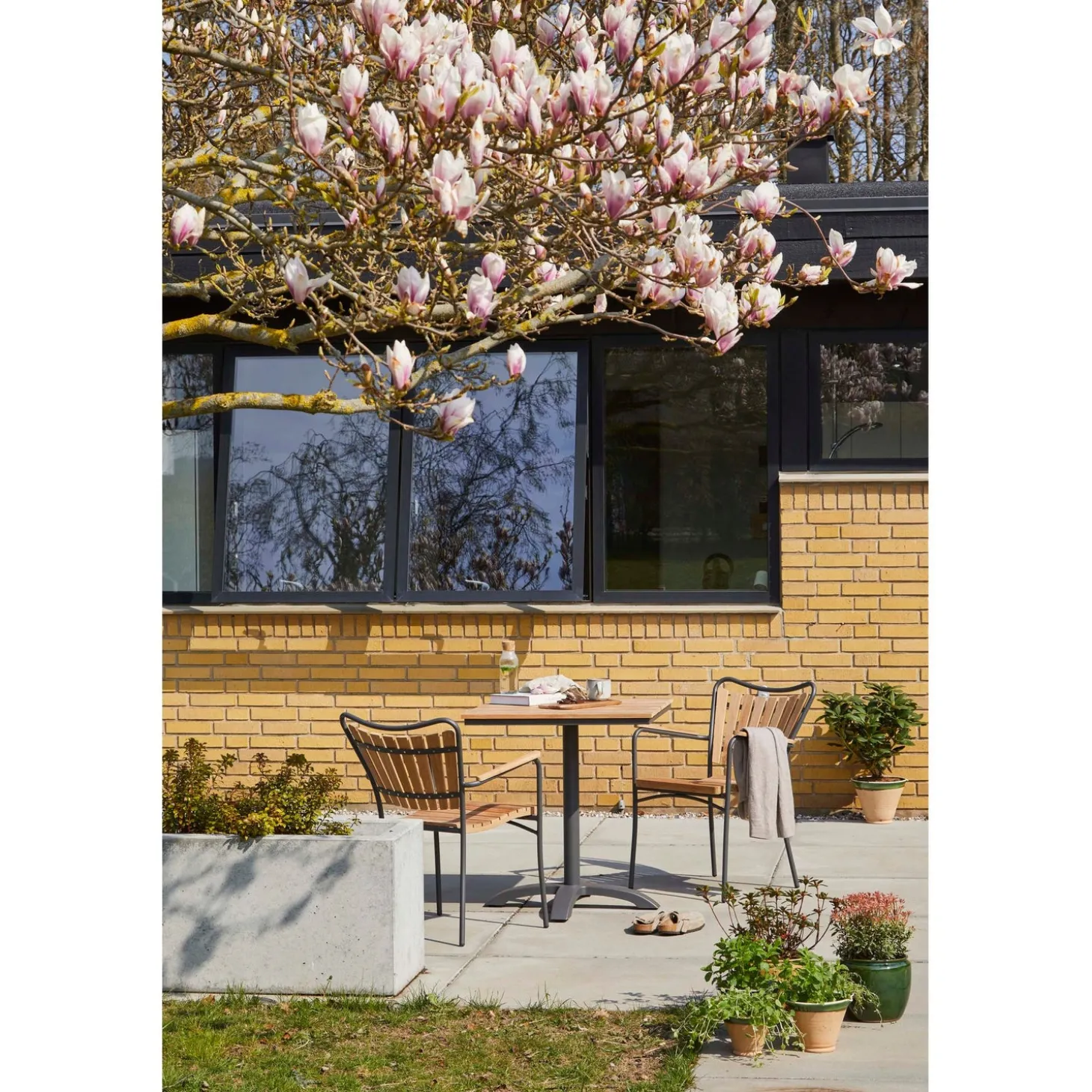 Mood Cafébord 70x70 cm i Teak/Antracit Aluminium