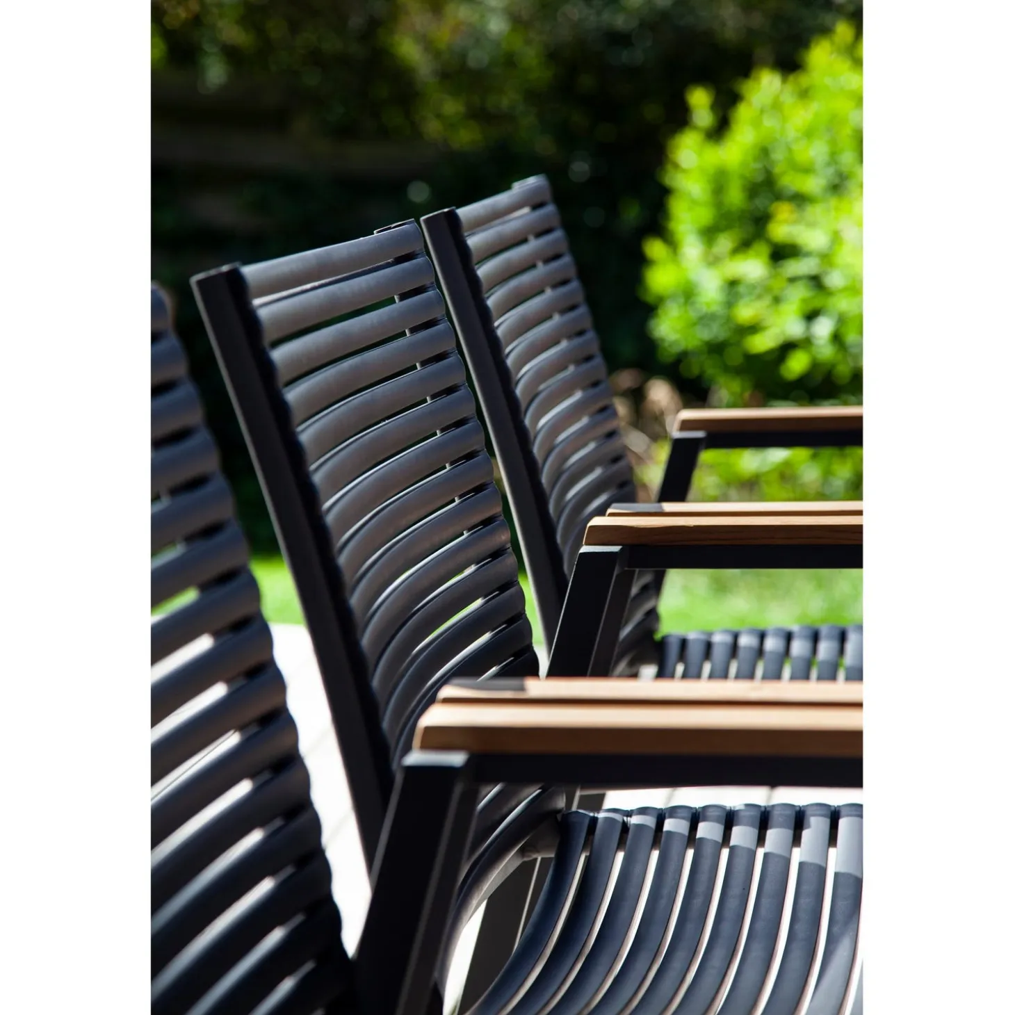 Mood Extreme Trädgårdsstol i Teak och Antracit Aluminium Smala lameller