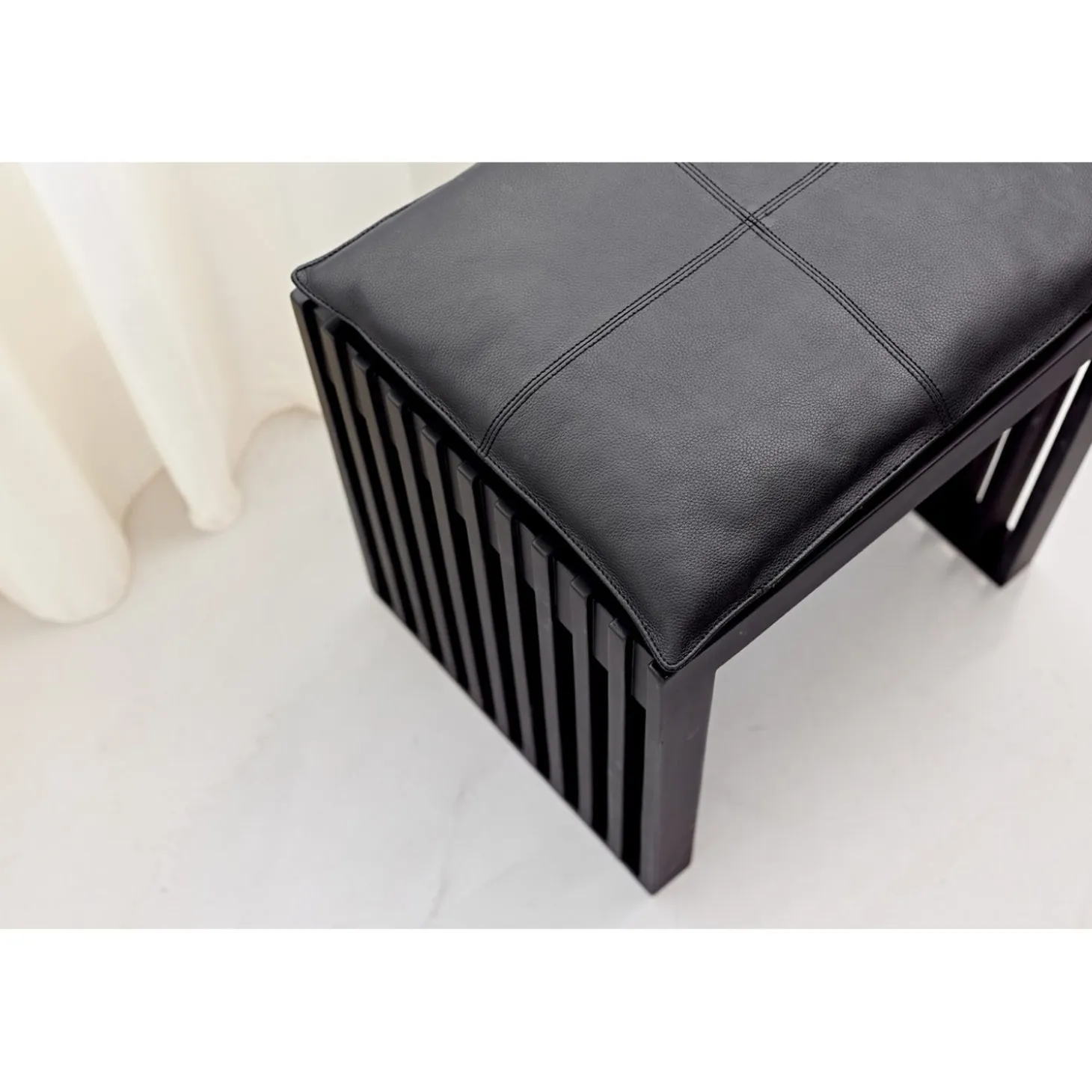 Rib 45x35 cm Pall Mahogny Matt Svart