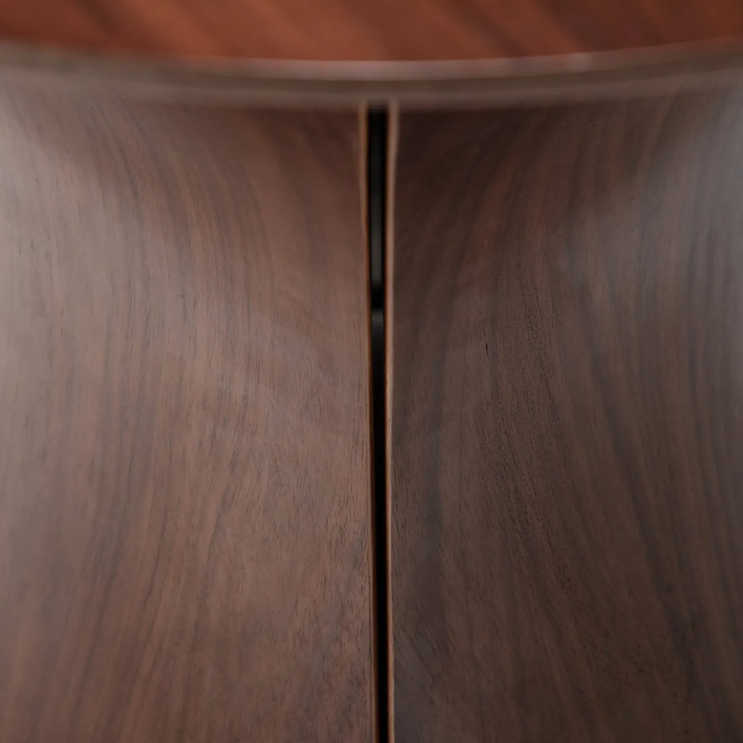 Root Sidobord Walnut