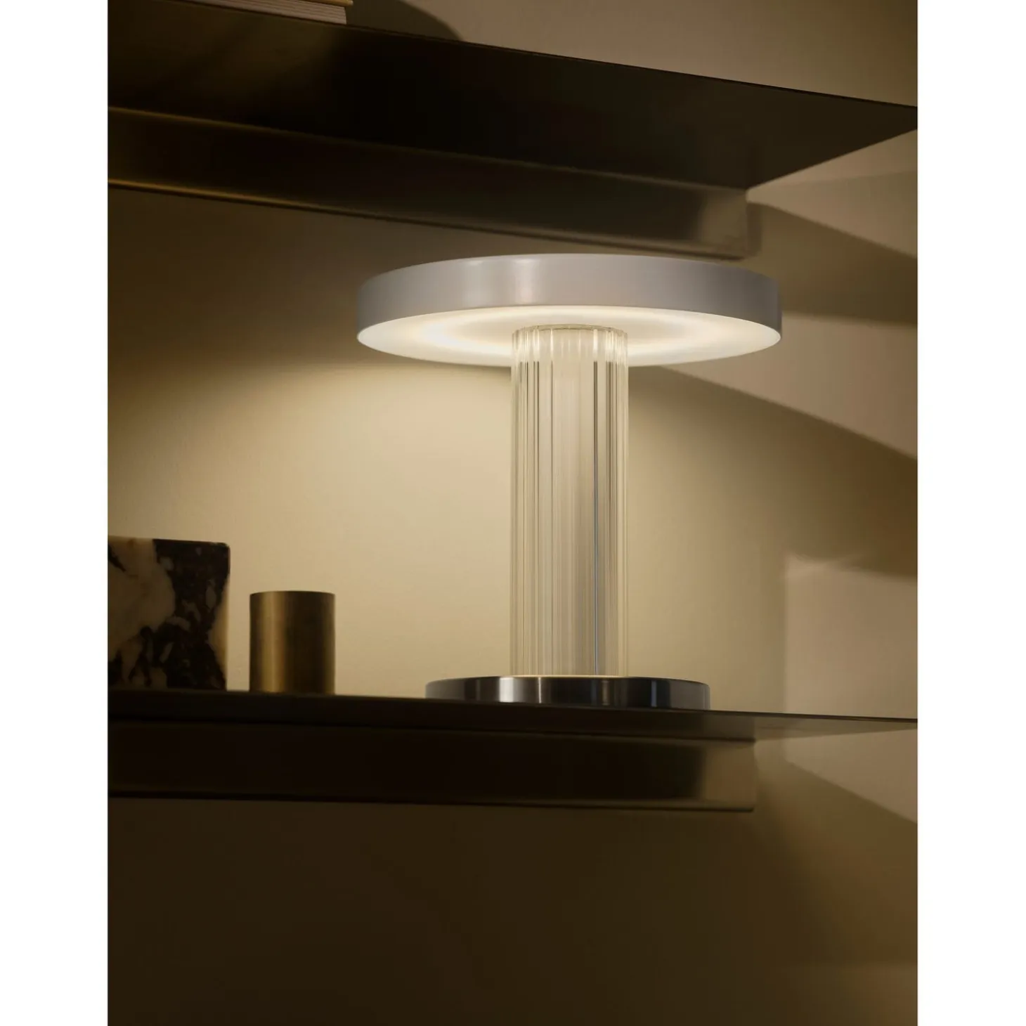 Trezzi Vit Uppladdningsbar Lampa