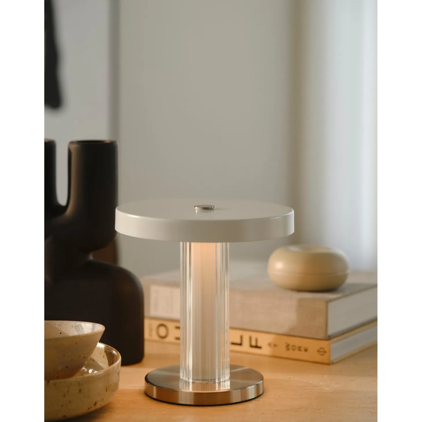 Trezzi Vit Uppladdningsbar Lampa