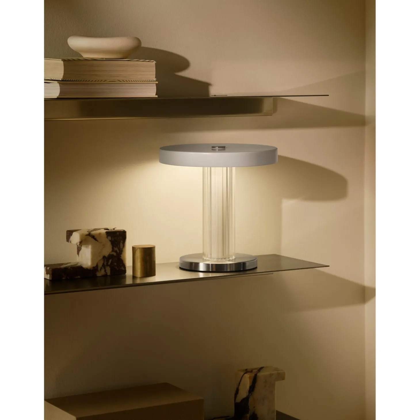 Trezzi Vit Uppladdningsbar Lampa