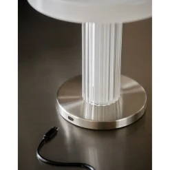 Trezzi Vit Uppladdningsbar Lampa