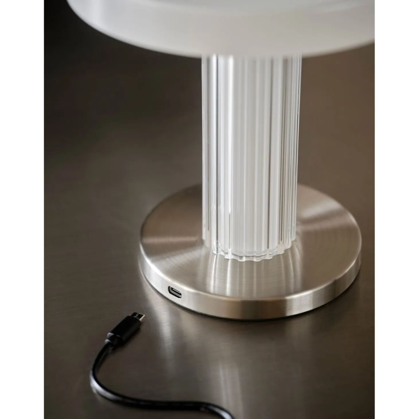 Trezzi Vit Uppladdningsbar Lampa